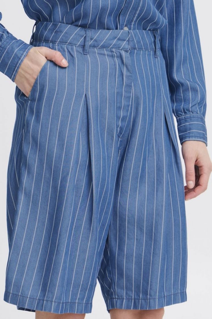  BLUE STIPE