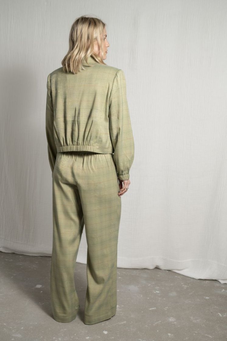  900004598 GREEN