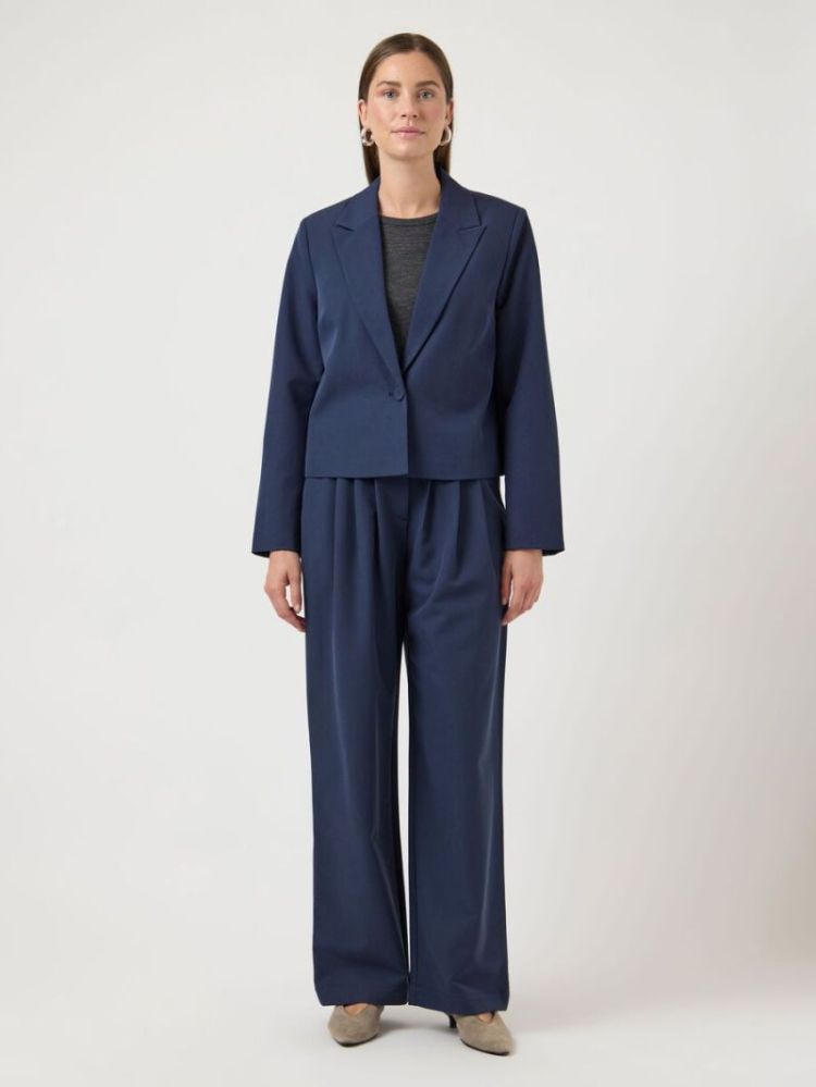  NAVY BLAZER