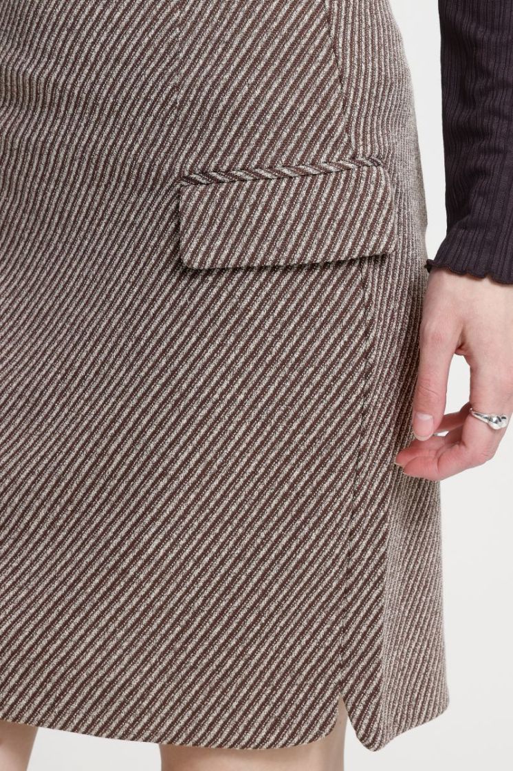  900009668 BROWN