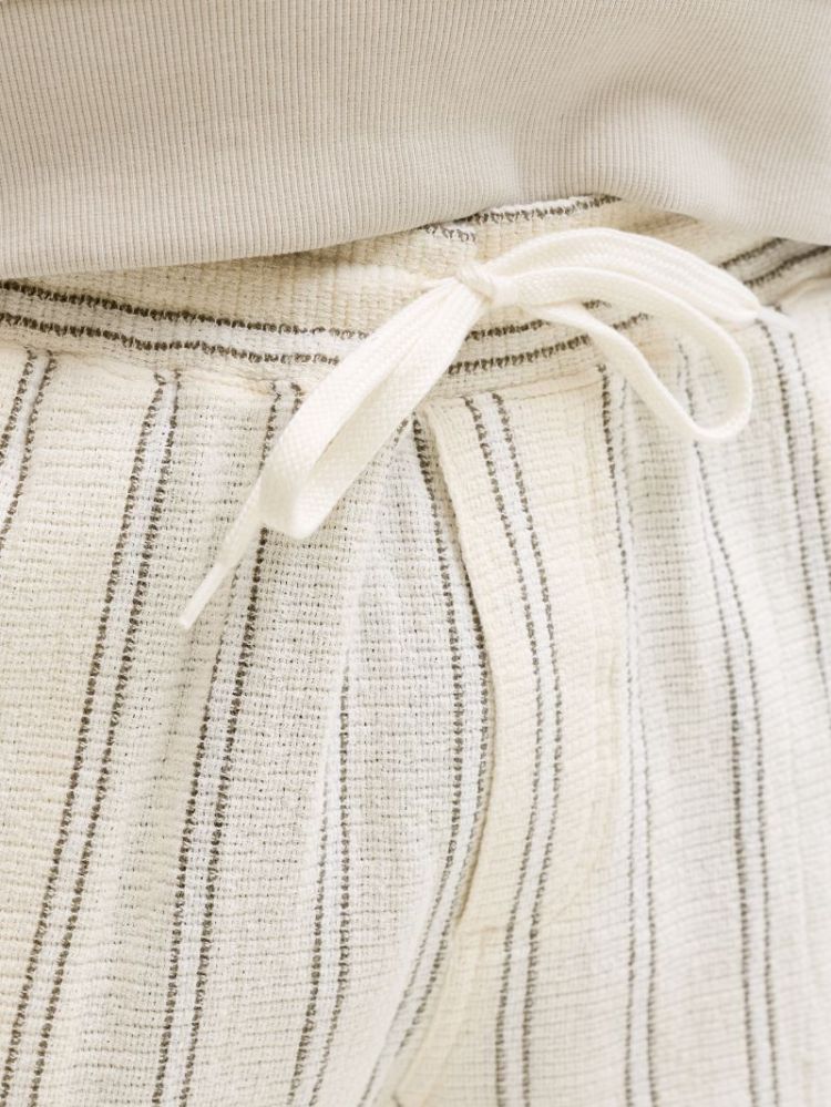 ANTIQUE WHITE