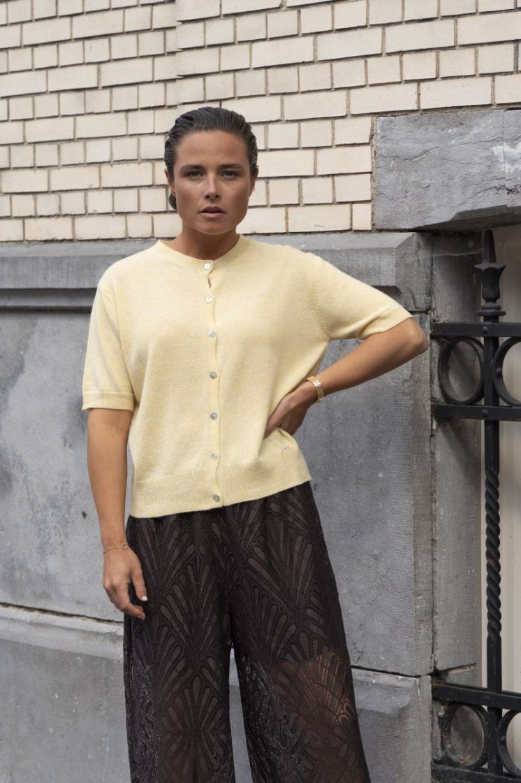  SOFT YELLOW