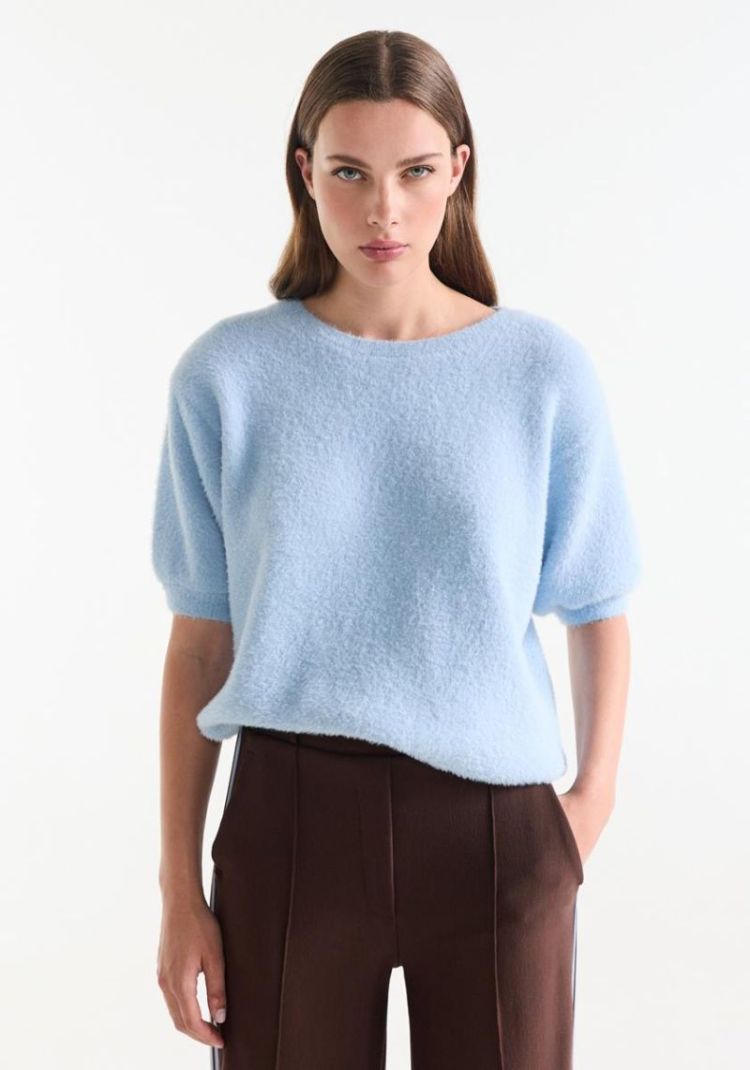  LIGHT BLUE